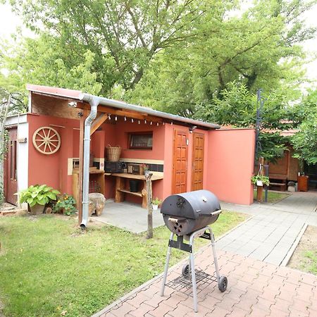 Karavan Štúrovo Exterior foto
