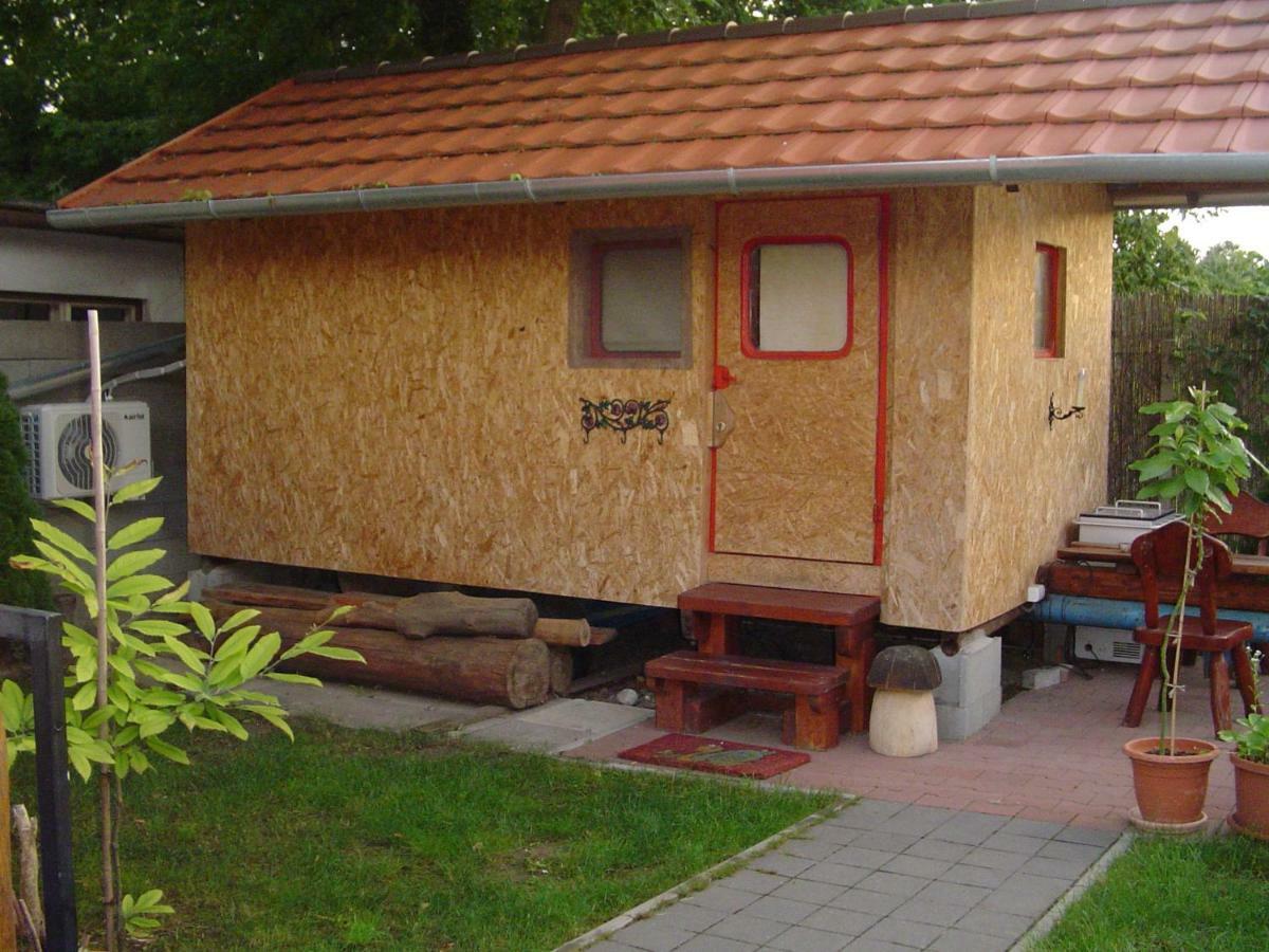 Karavan Štúrovo Exterior foto